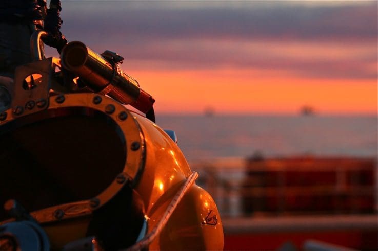 3 Types of Diving Helmets