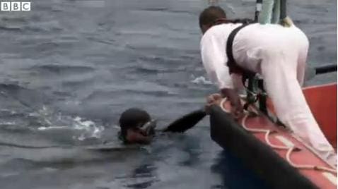 Navy divers search for missing Malaysia Airlines plane