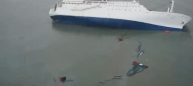 Divers search for missing passengers of South Korean Ferry