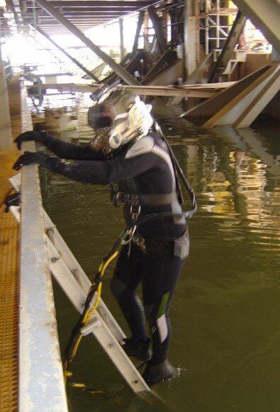 Fixing dam spillway problems with coordinated divers