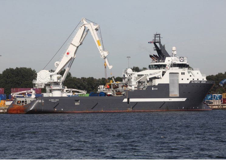 PHOTO: Fuel Extraction from Oleg Naydenov Wreck