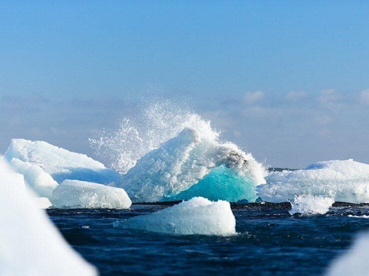 Norway’s Oil Firms, Unions Seek Opening of Arctic Islands to Exploration