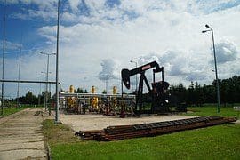 Libya’s Oil Output Slashed as Export Row Rages