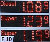 Low oil prices, global economic uncertainty and domestic consumer debt worries weighing on Canadian economy