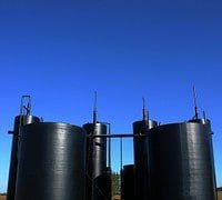 Oil Down 2nd Straight Day, Rising Output Reignites Glut Worry